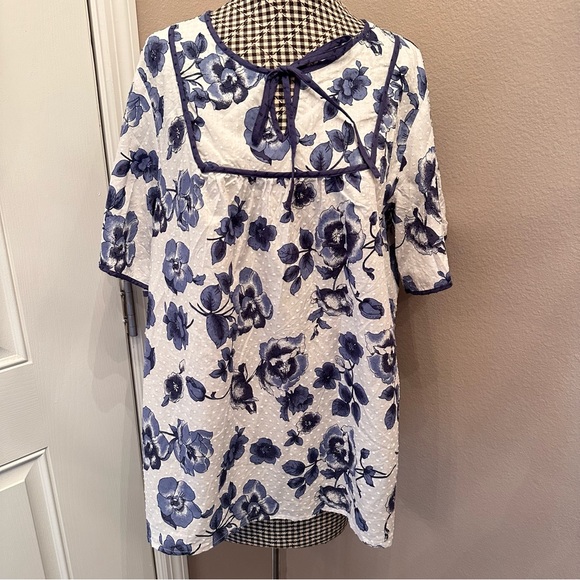 EUC Lane Bryant Blue Floral Top - Picture 3 of 6